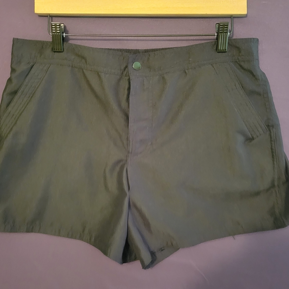 Croft & Barrow Black Flat Front Swim Shorts. Size 12